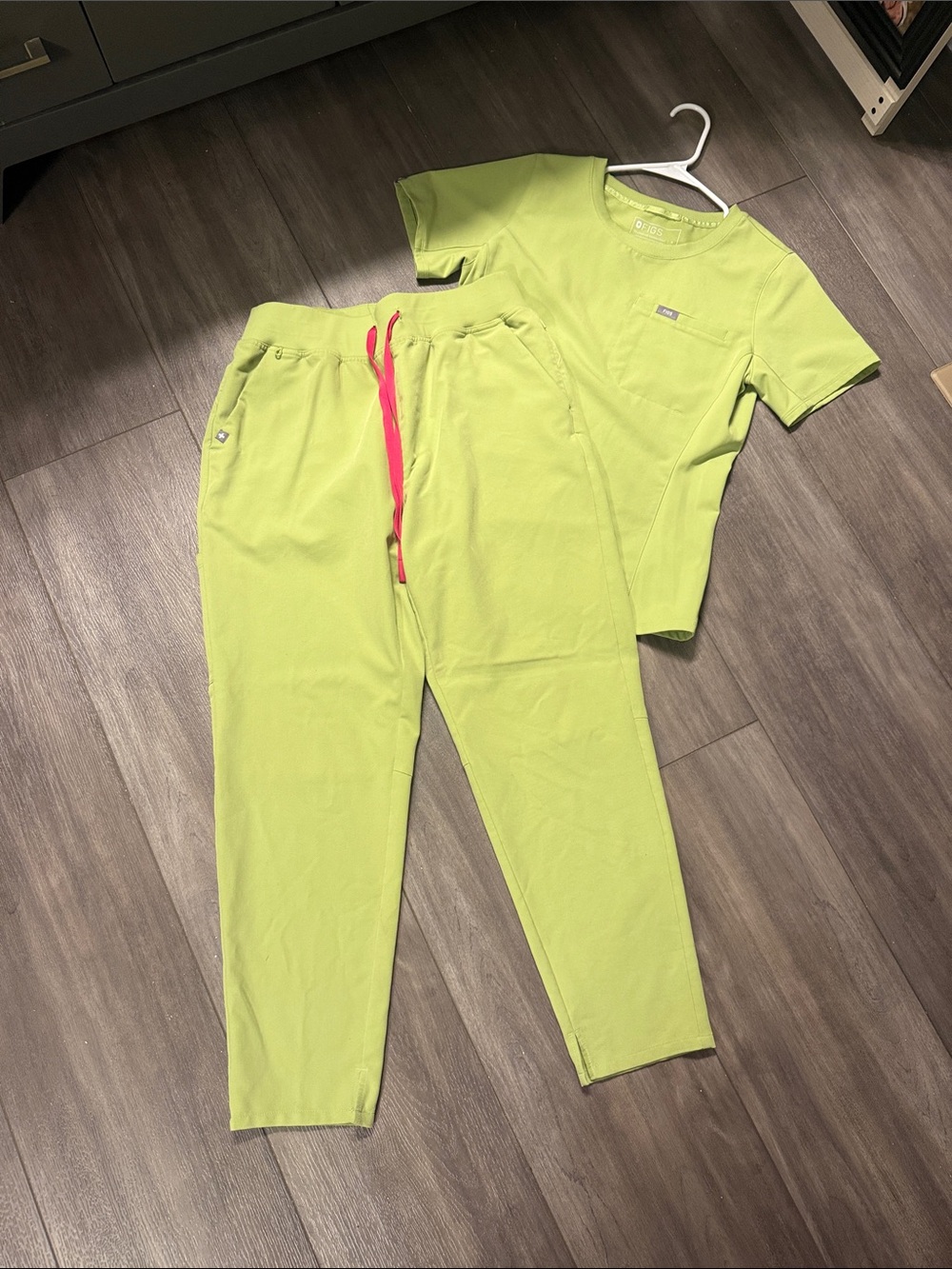 Lime Green Scrub Set with Pink Drawstring
Top: small 
Pants- tapered: medium
